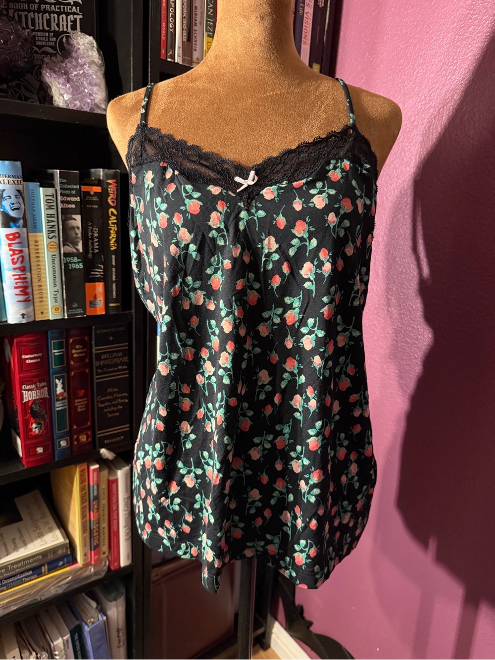 Vintage VS in like new condition- adorable print